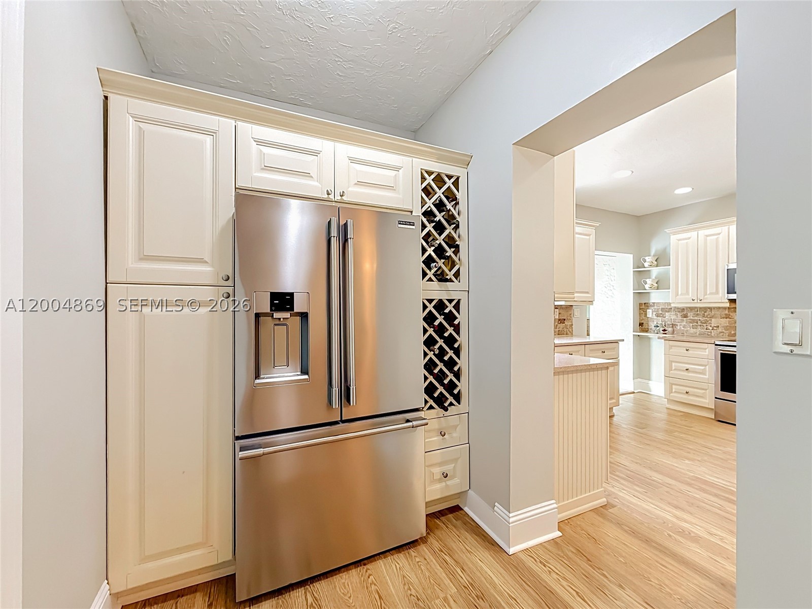HOLLYWOOD LAKES SECTION - Residential