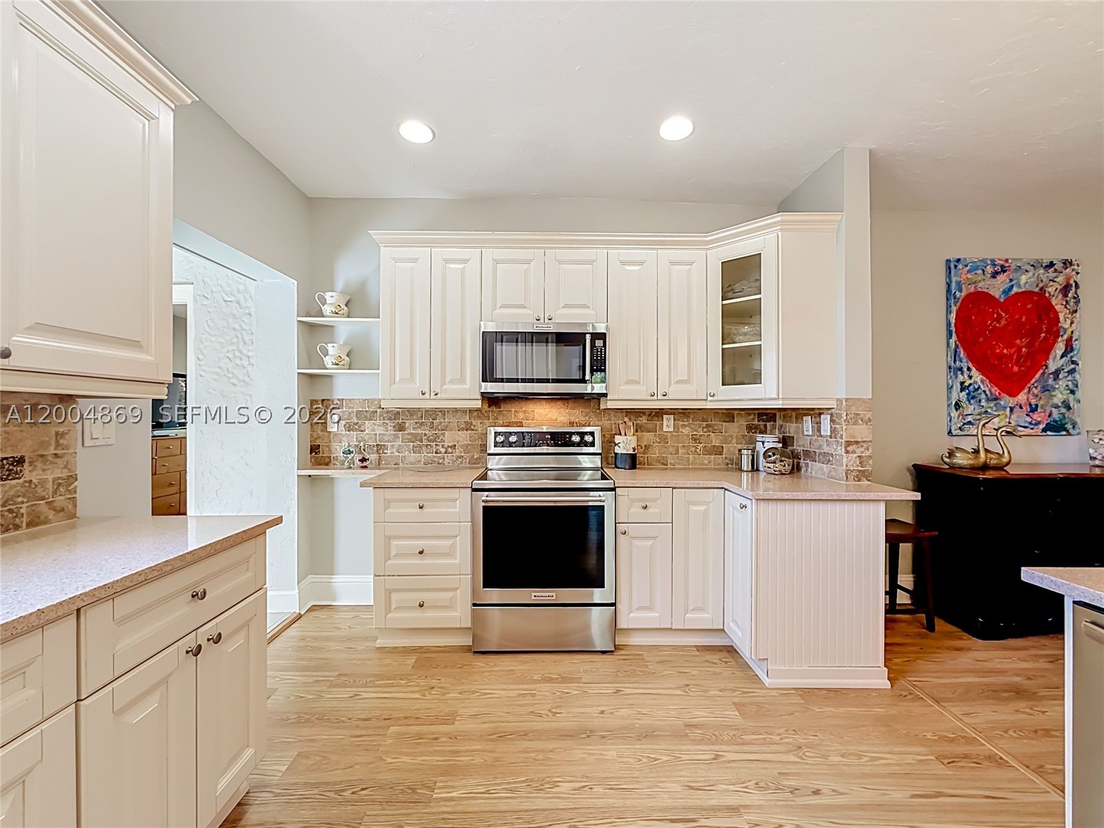 HOLLYWOOD LAKES SECTION - Residential