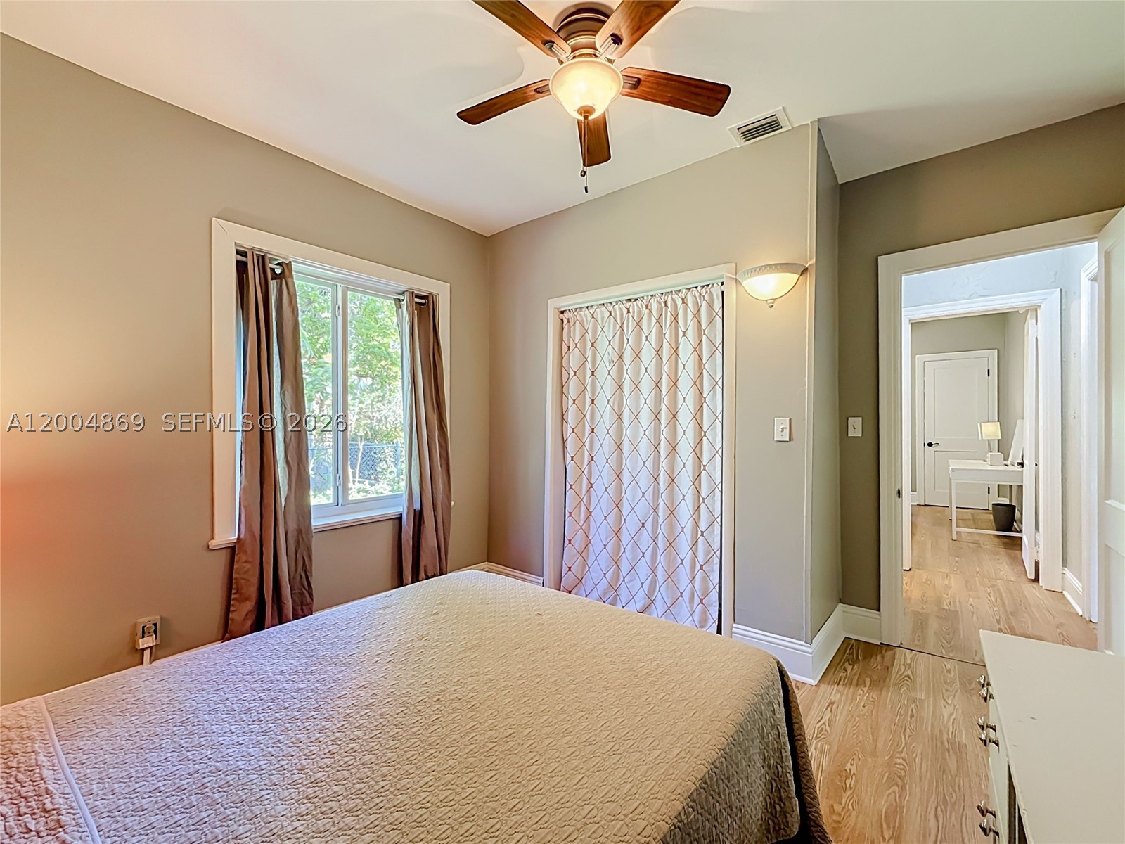 HOLLYWOOD LAKES SECTION - Residential