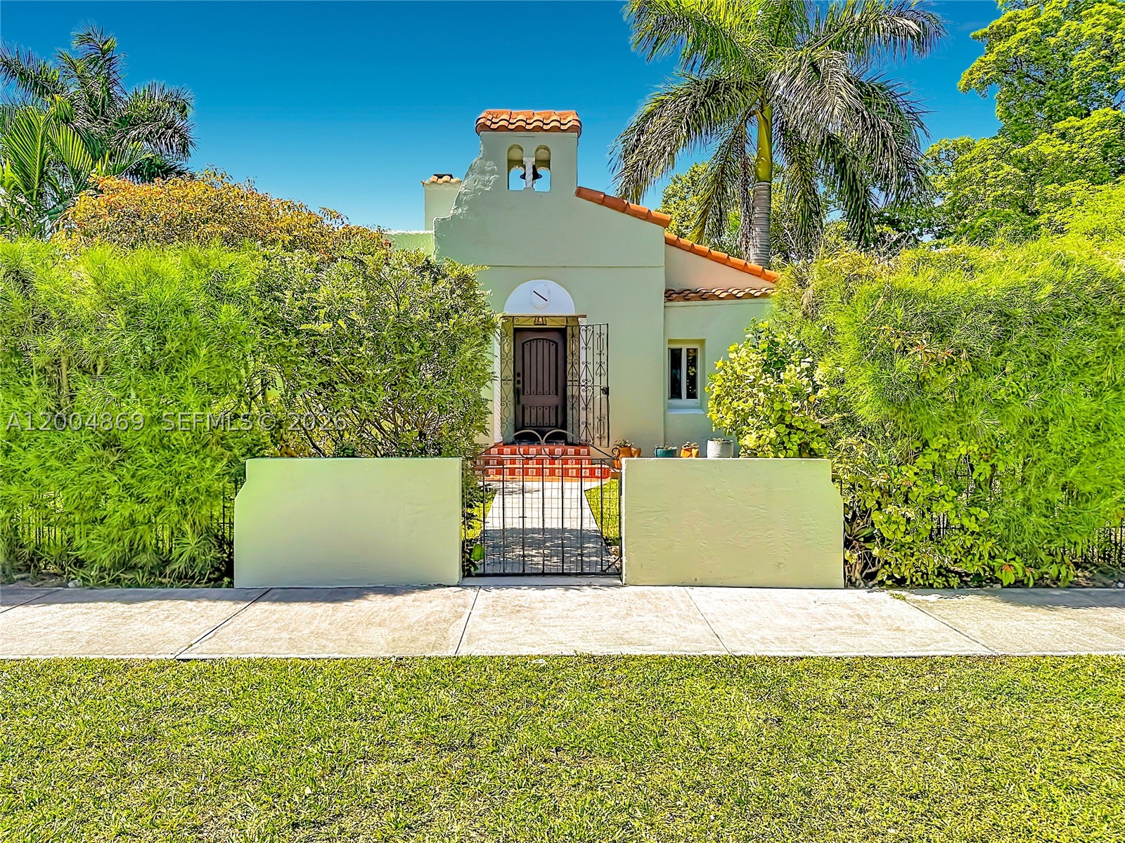 HOLLYWOOD LAKES SECTION - Residential