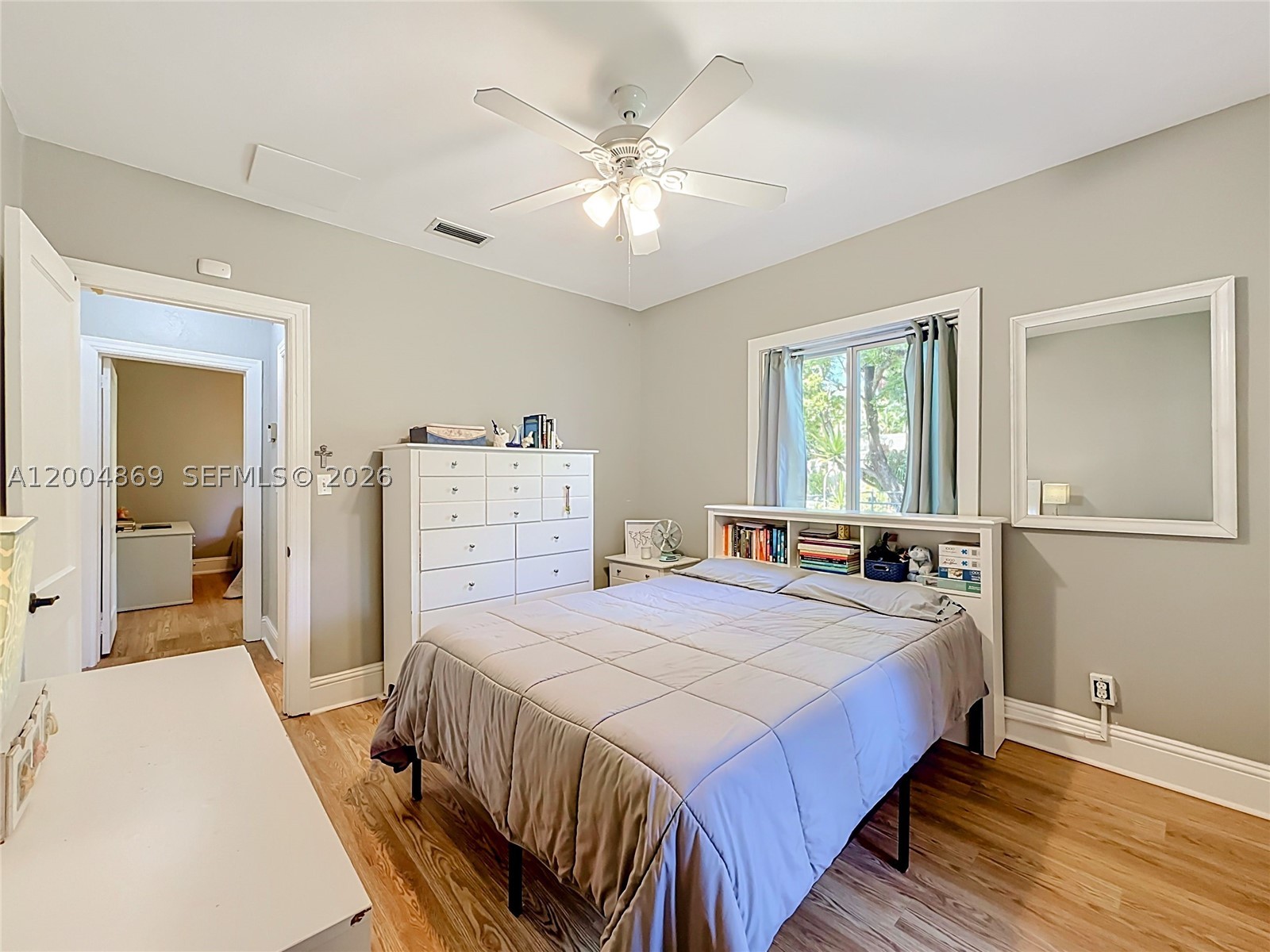 HOLLYWOOD LAKES SECTION - Residential