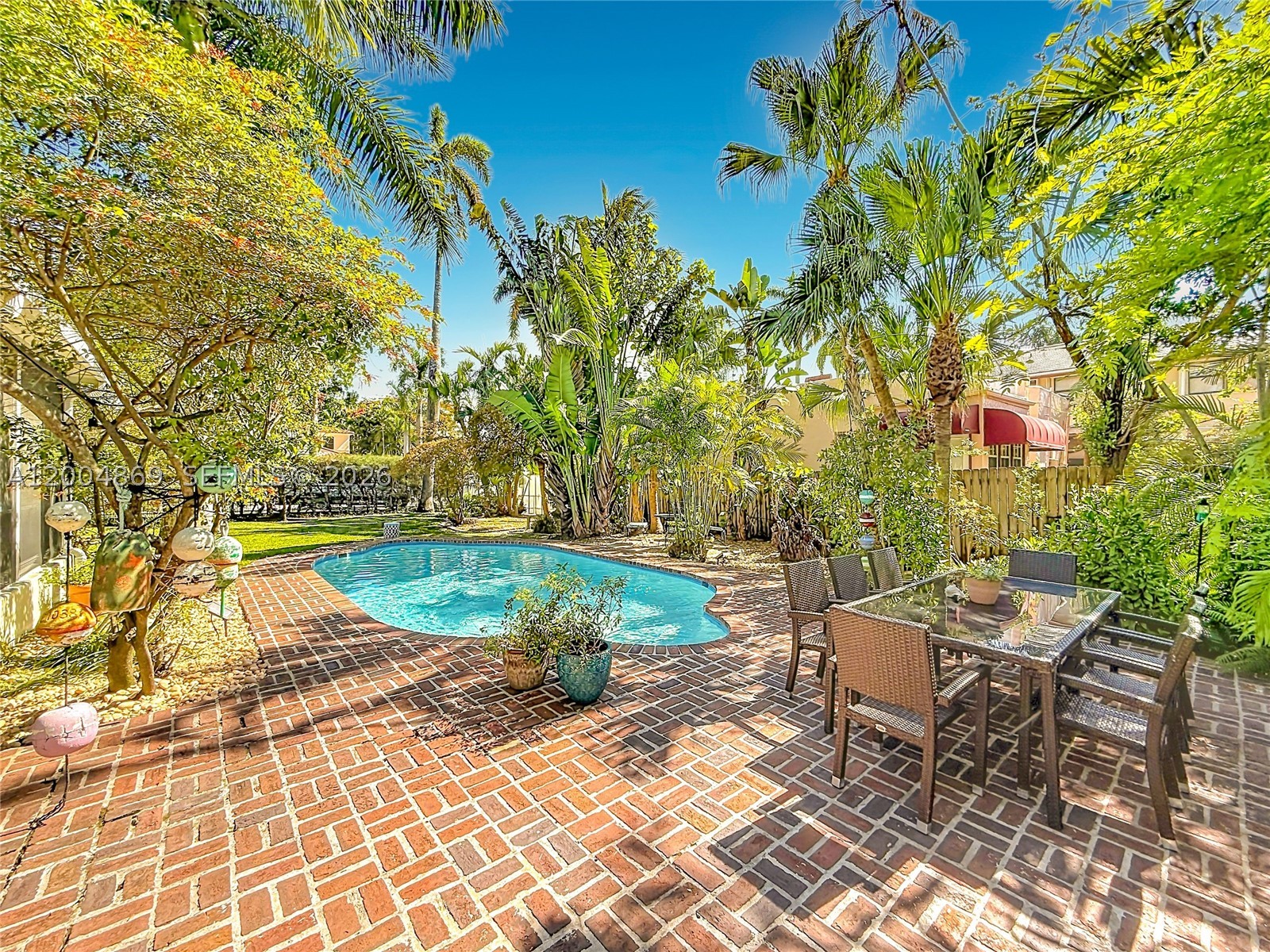 HOLLYWOOD LAKES SECTION - Residential