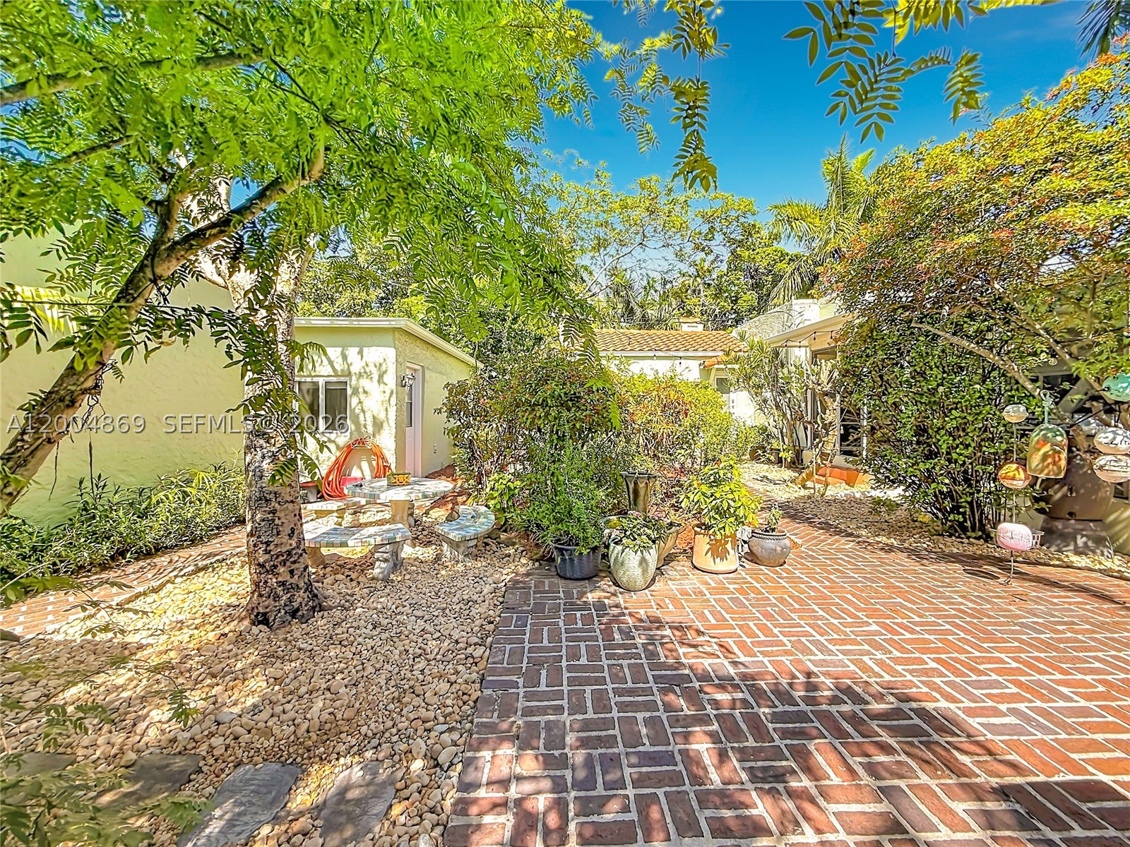 HOLLYWOOD LAKES SECTION - Residential