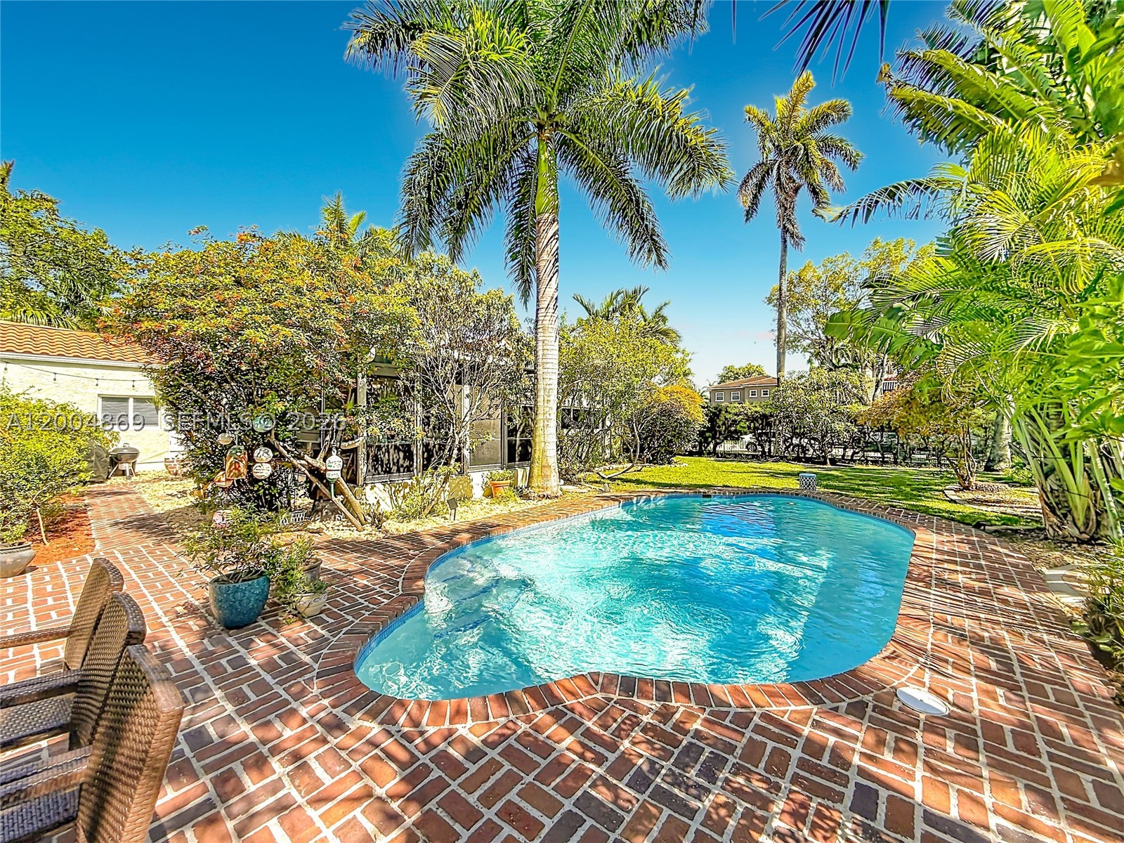 HOLLYWOOD LAKES SECTION - Residential