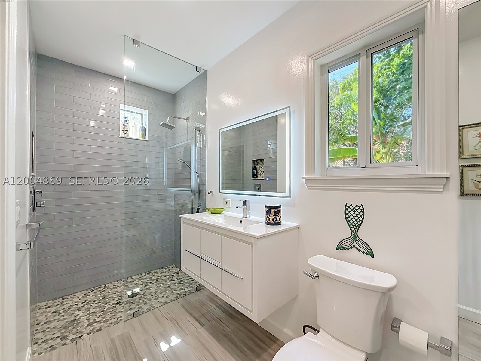 HOLLYWOOD LAKES SECTION - Residential