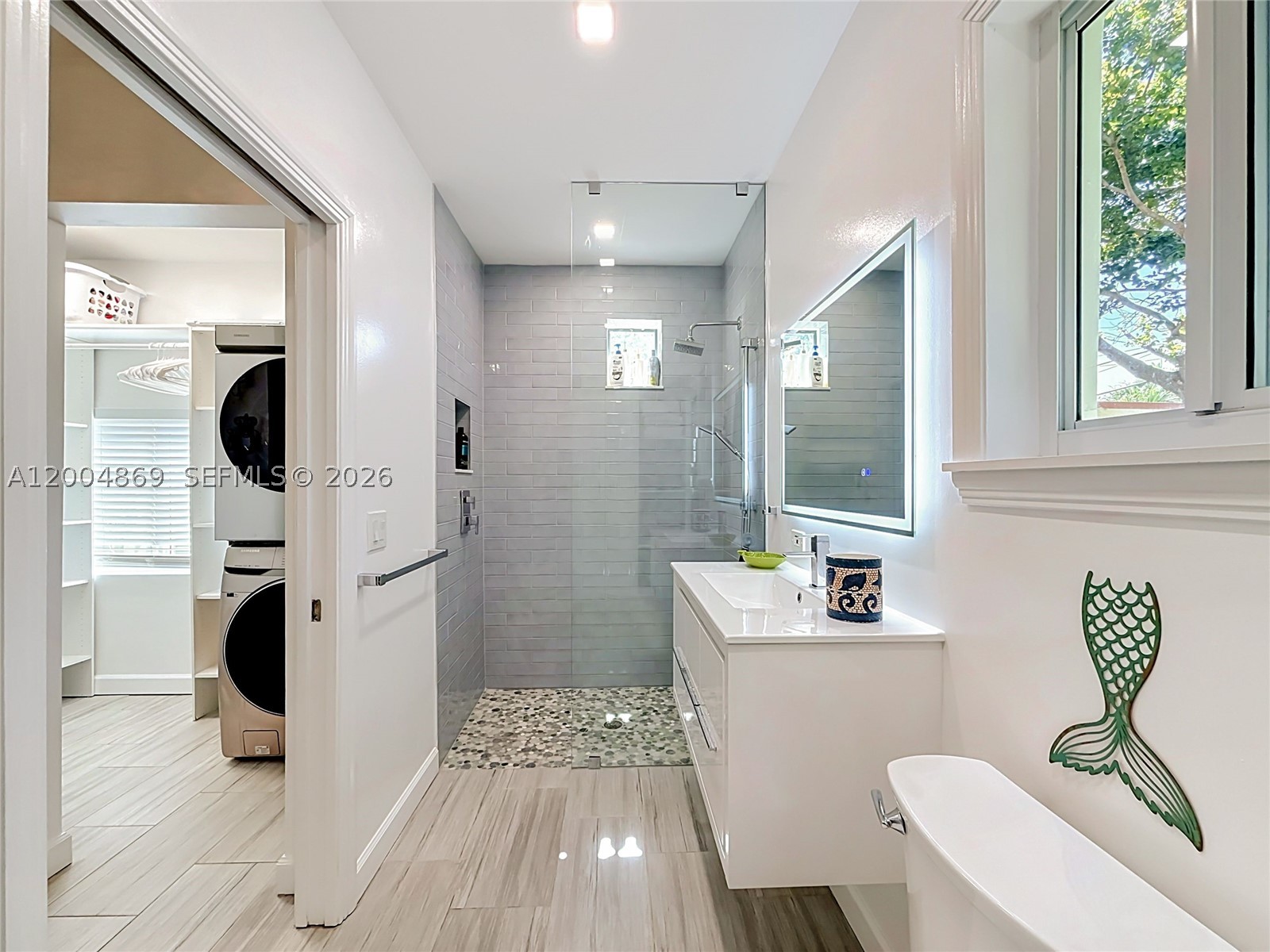 HOLLYWOOD LAKES SECTION - Residential