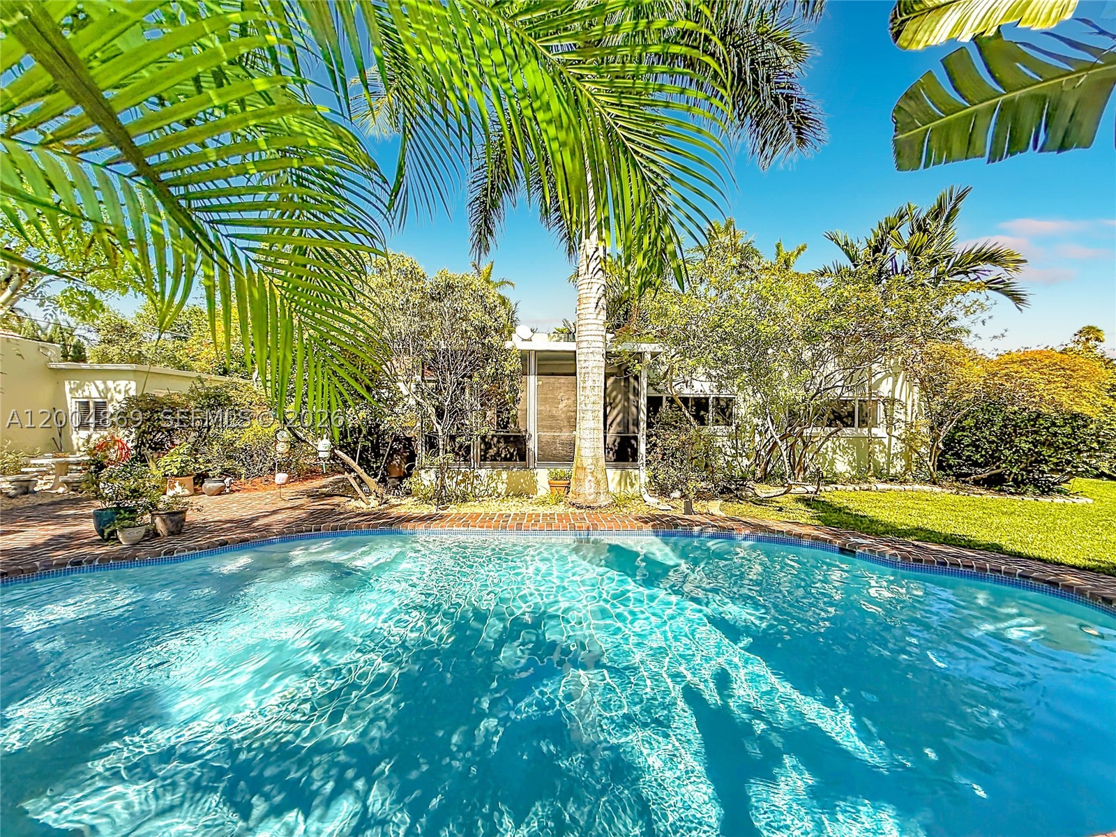 HOLLYWOOD LAKES SECTION - Residential