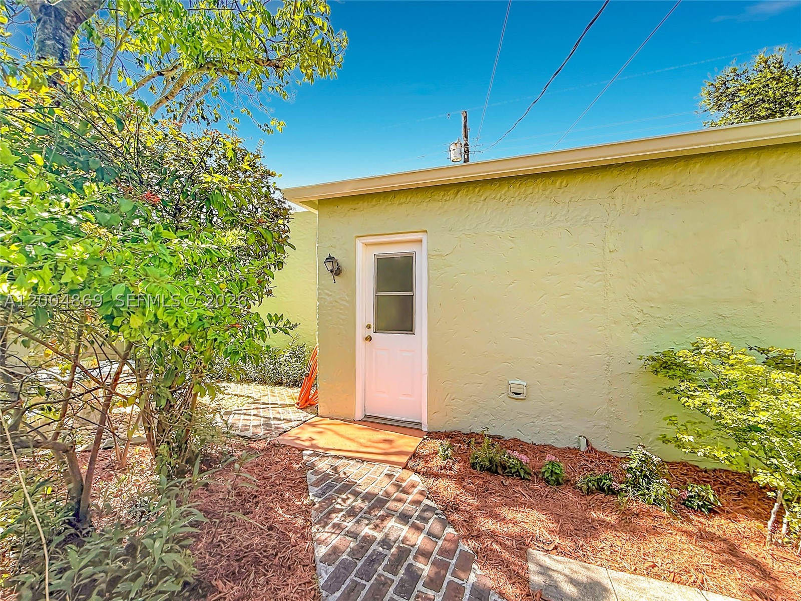 HOLLYWOOD LAKES SECTION - Residential