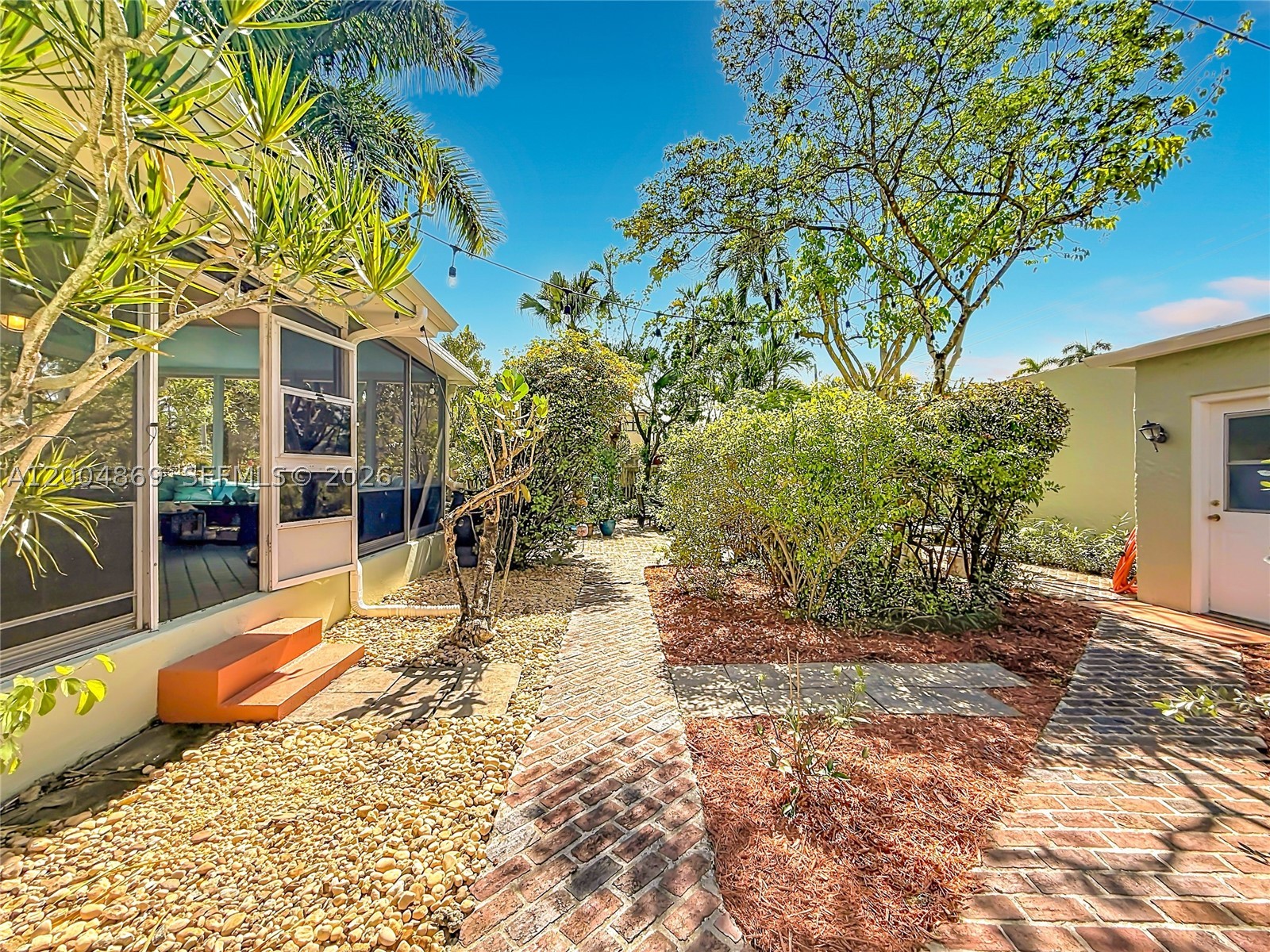 HOLLYWOOD LAKES SECTION - Residential