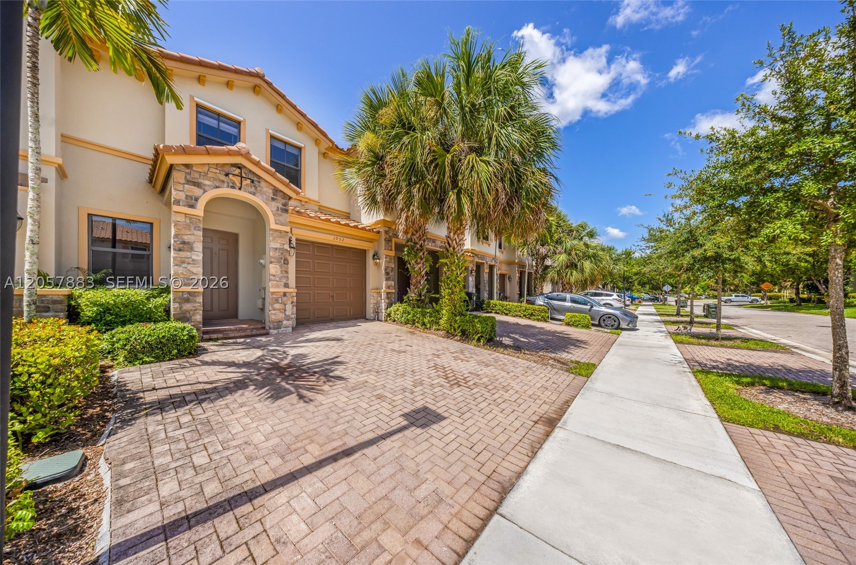 SIMONTON COURT - Residential