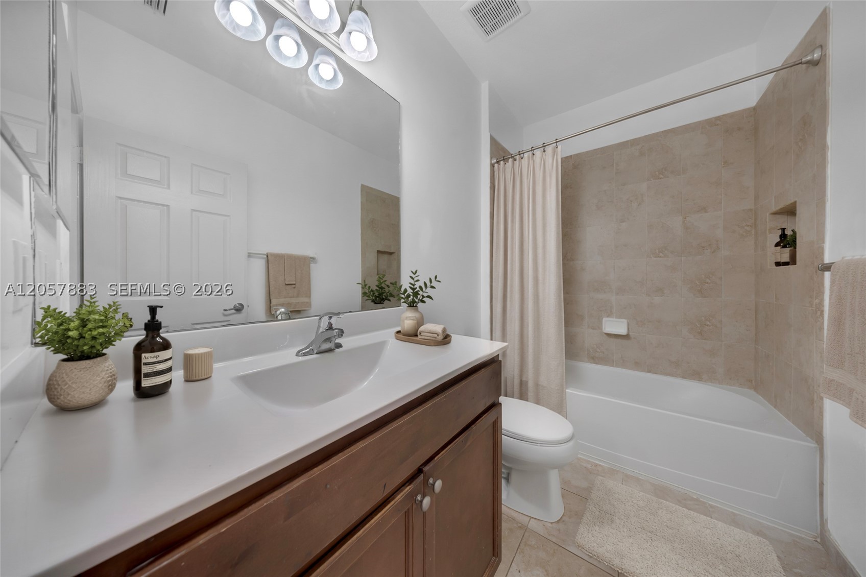 SIMONTON COURT - Residential