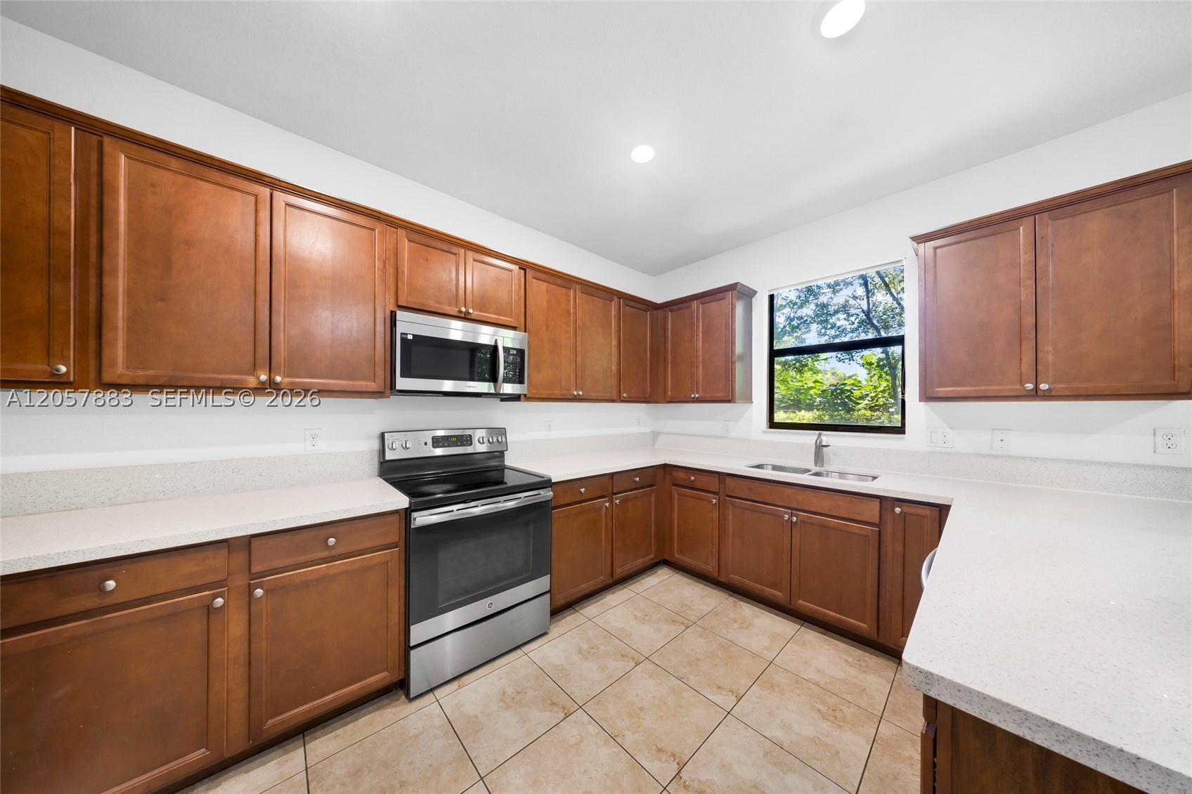 SIMONTON COURT - Residential