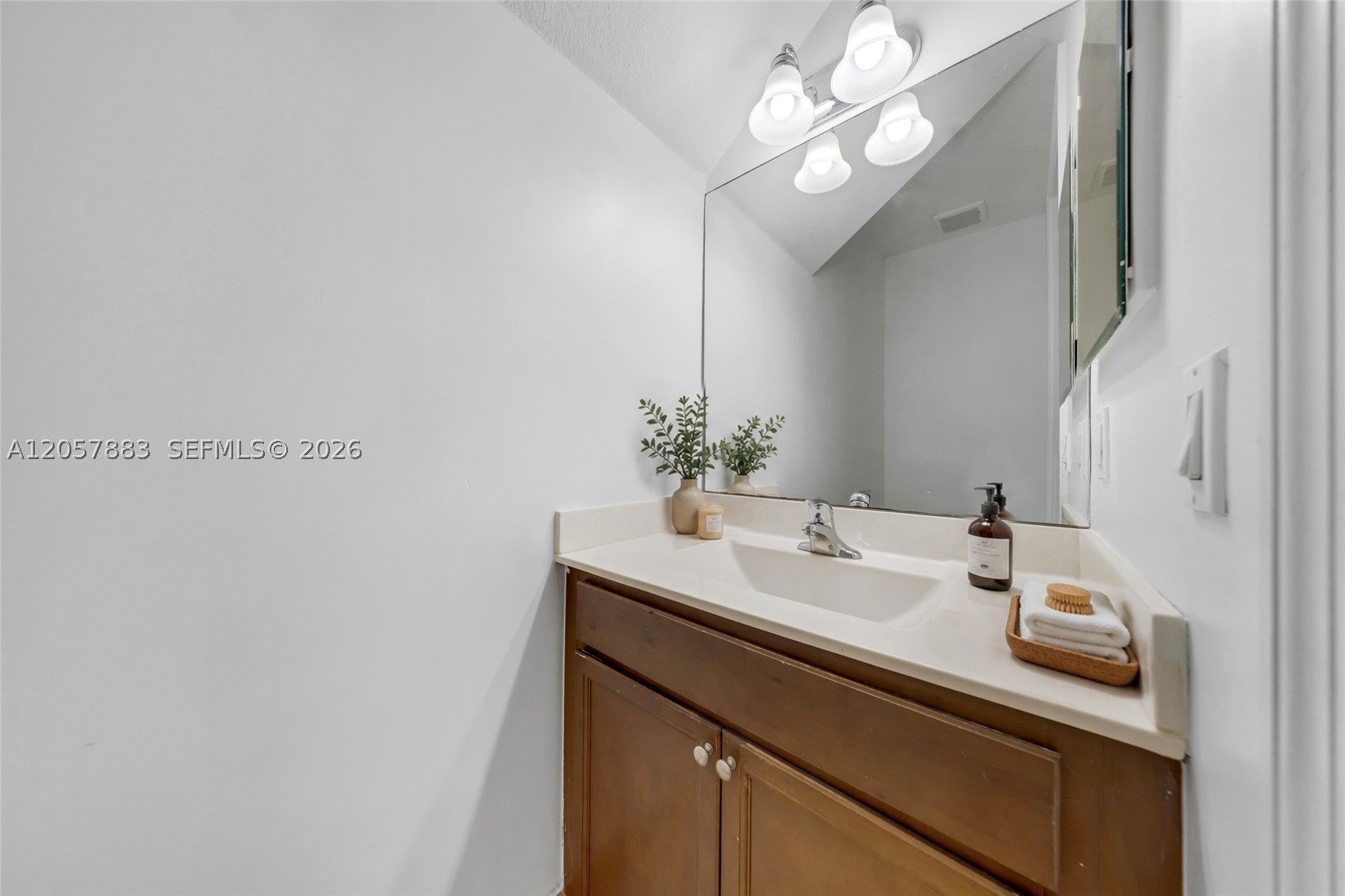 SIMONTON COURT - Residential