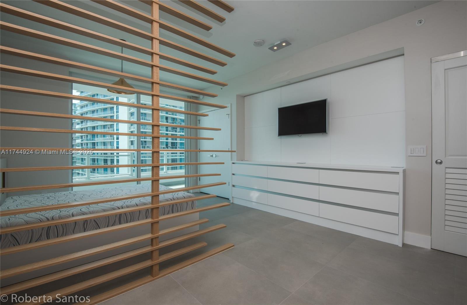 THE BOND - Residential