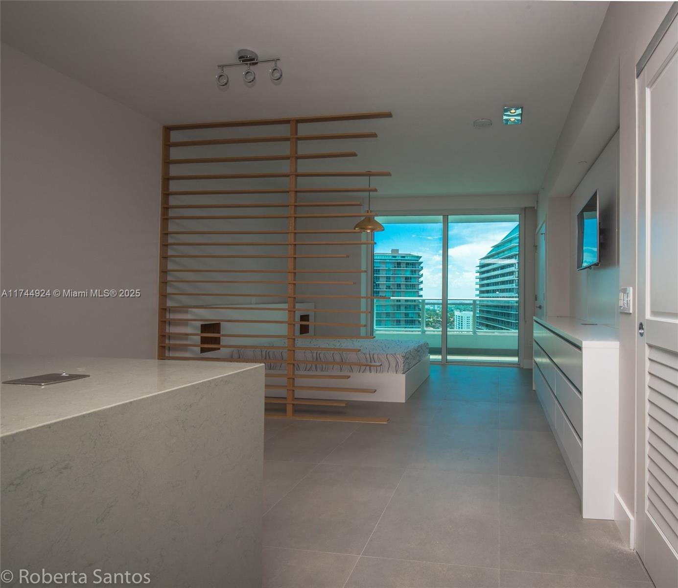 THE BOND - Residential