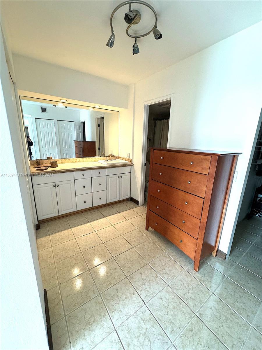 FLAMENCO - Residential Lease