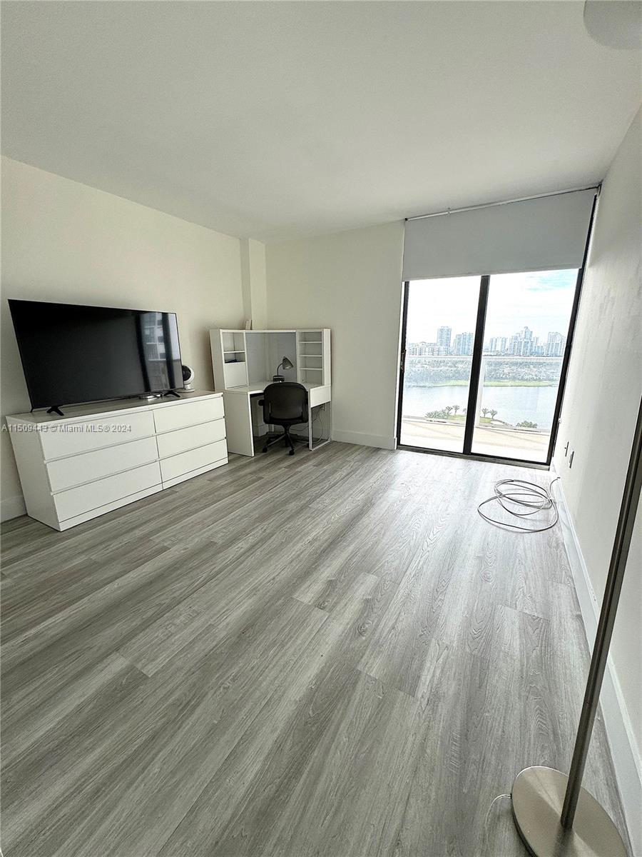 FLAMENCO - Residential Lease