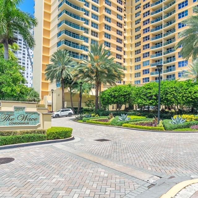 WAVE CONDO - Residential