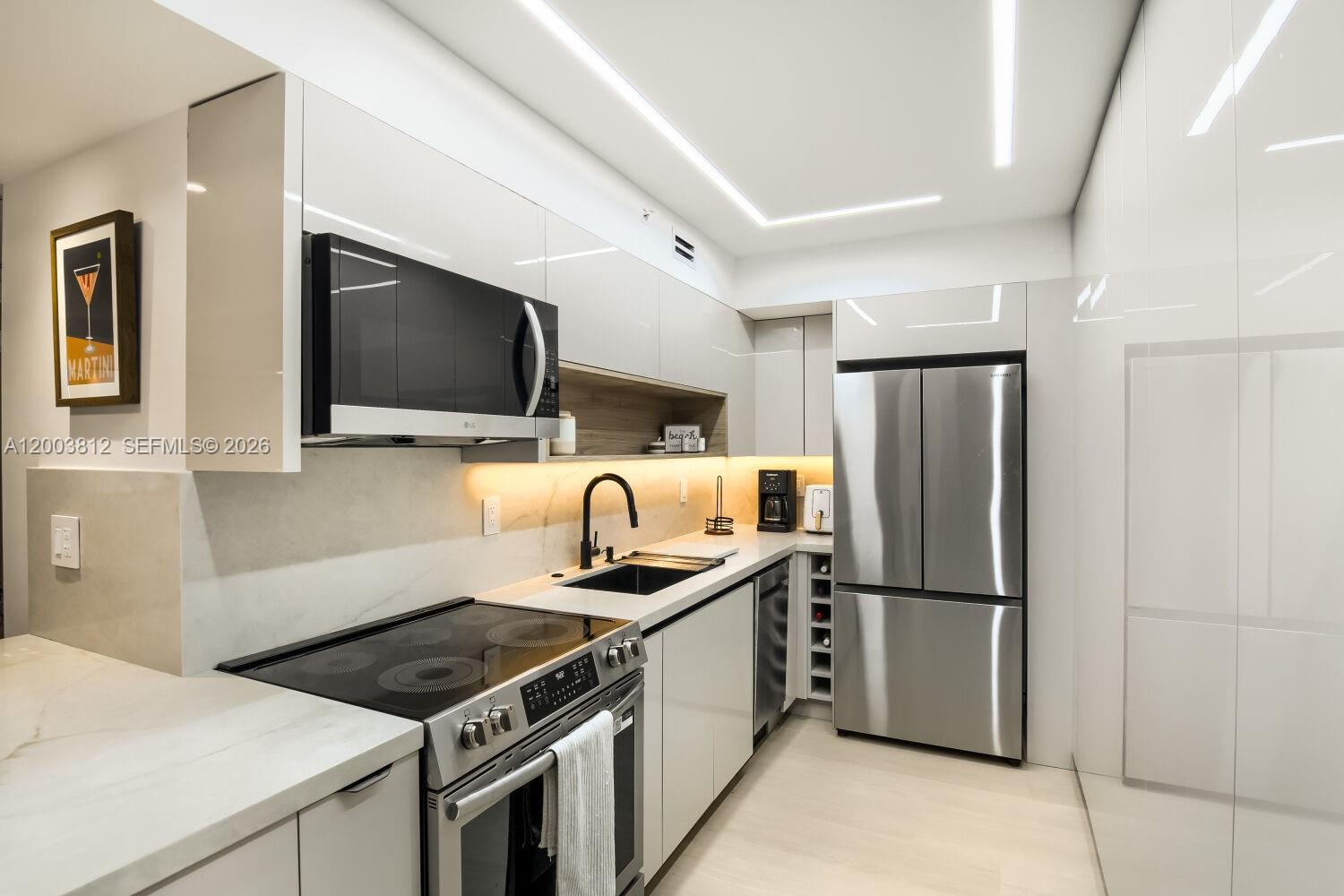 WAVE CONDO - Residential