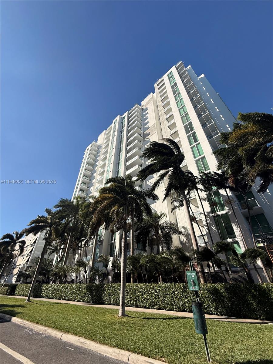 ELOQUENCE ON THE BAY COND - Residential