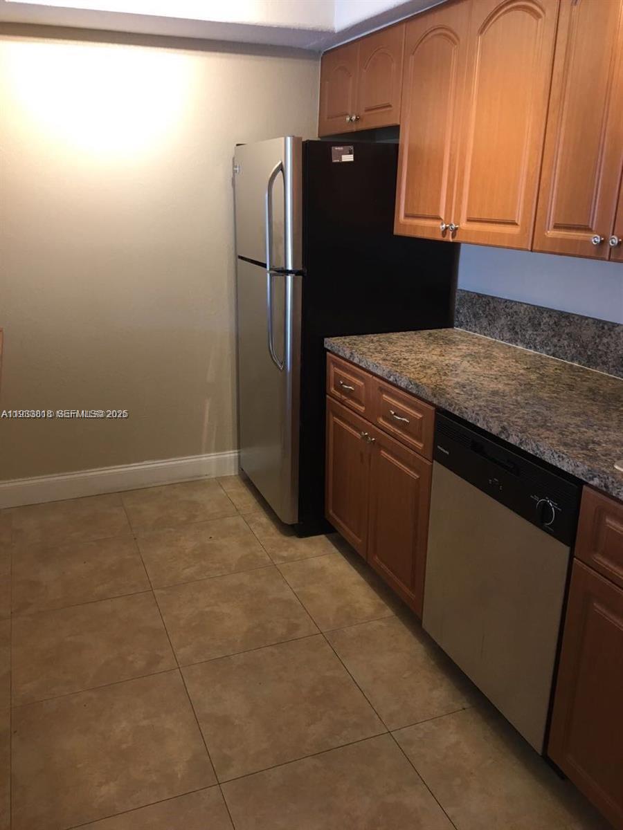VENETIAN PALMS CONDO - Residential Lease