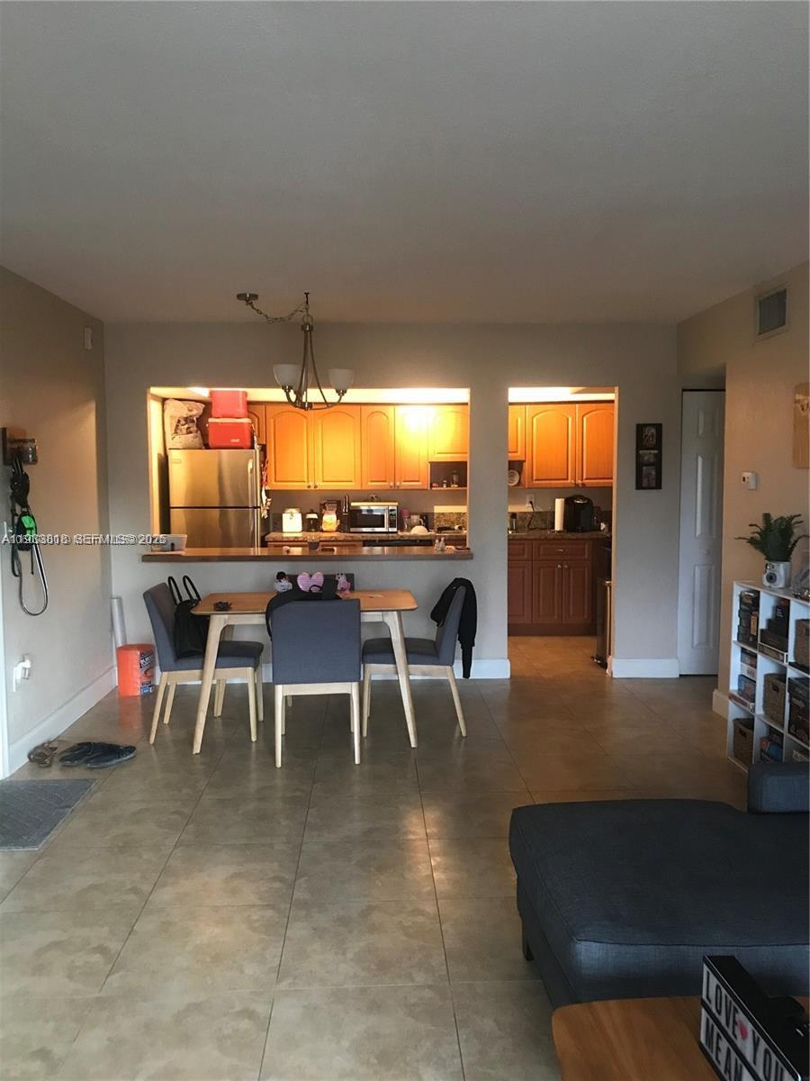 VENETIAN PALMS CONDO - Residential Lease
