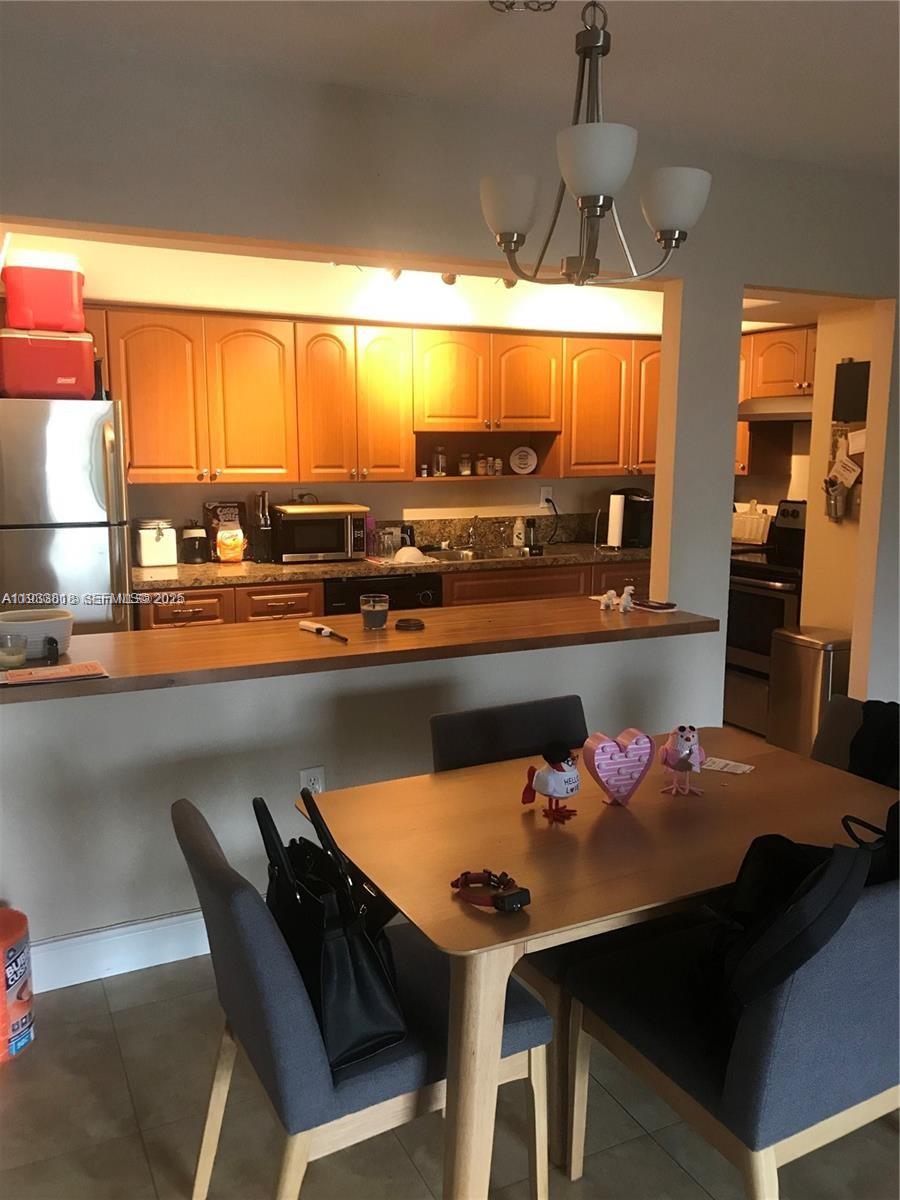 VENETIAN PALMS CONDO - Residential Lease