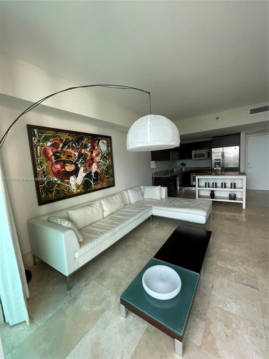 THE PLAZA 901 BRICKELL CO - Residential Lease