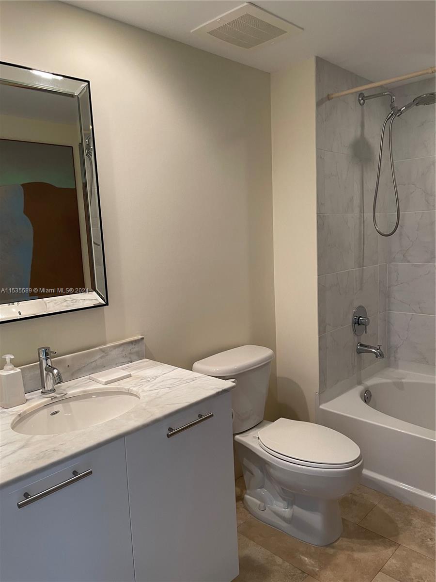 THE PLAZA 901 BRICKELL CO - Residential Lease