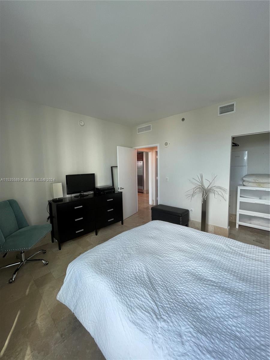 THE PLAZA 901 BRICKELL CO - Residential Lease