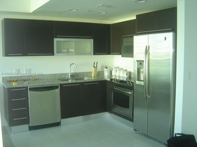 THE PLAZA 901 BRICKELL CO - Residential Lease