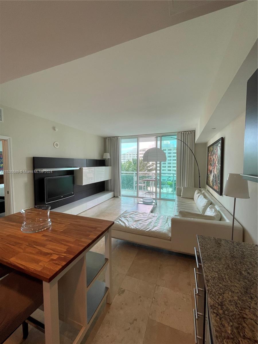 THE PLAZA 901 BRICKELL CO - Residential Lease