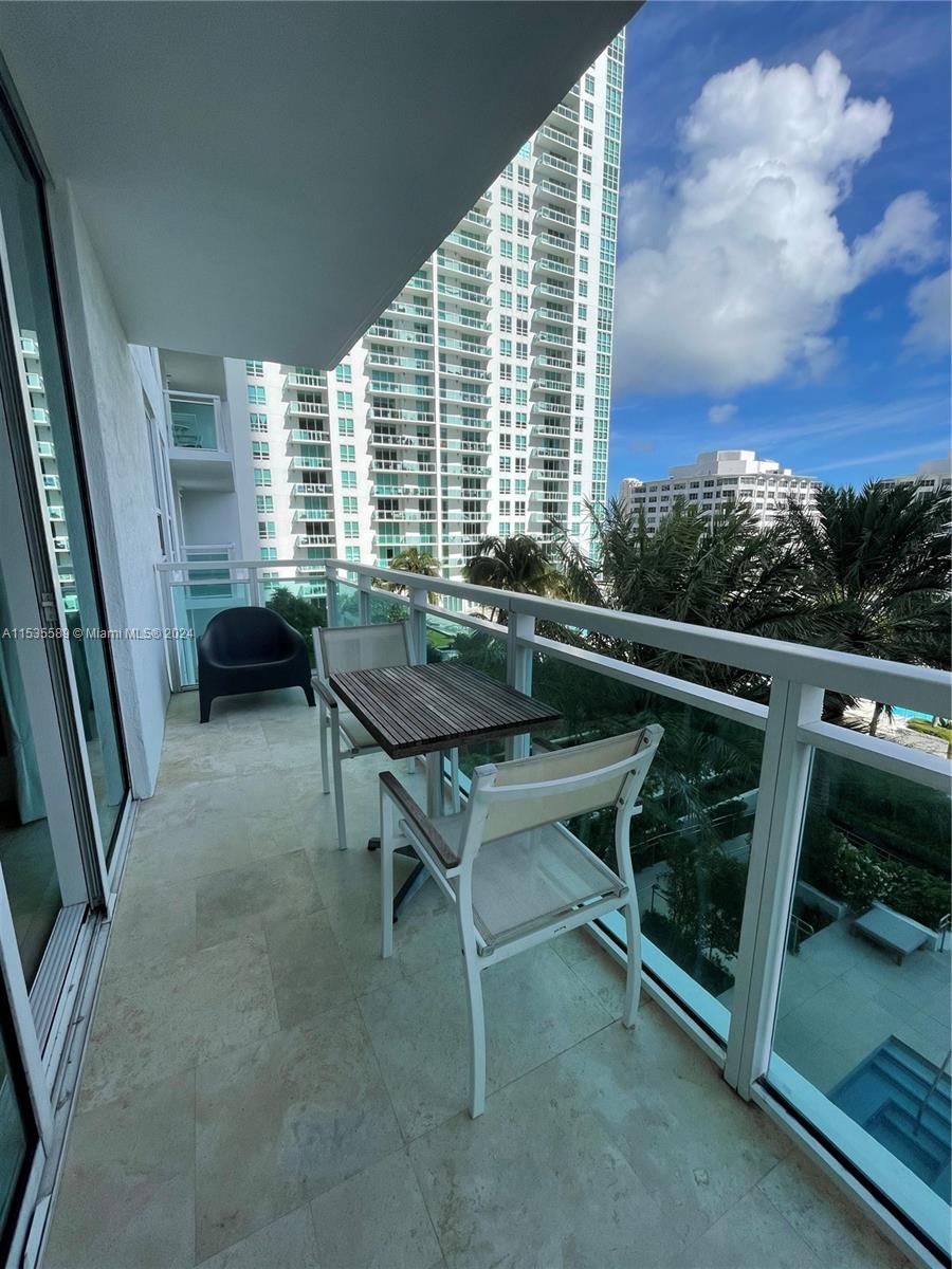 THE PLAZA 901 BRICKELL CO - Residential Lease