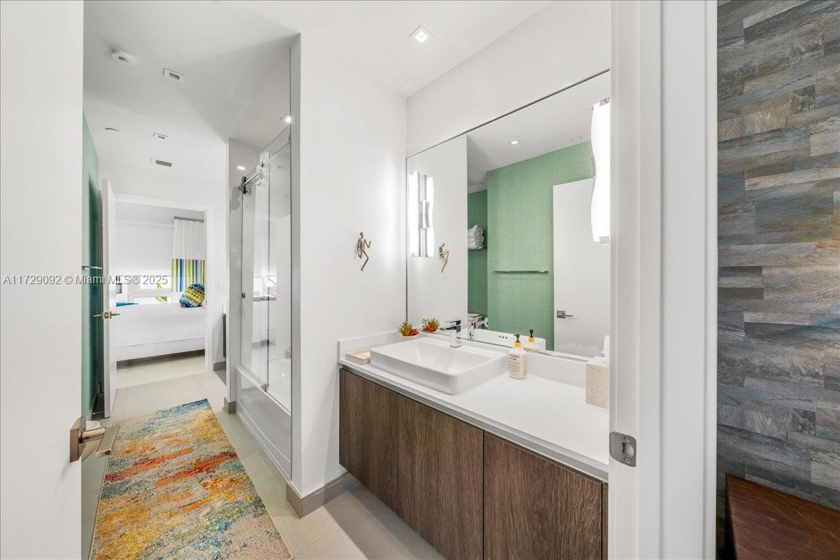 ONE BAY RESIDENCES - Residential