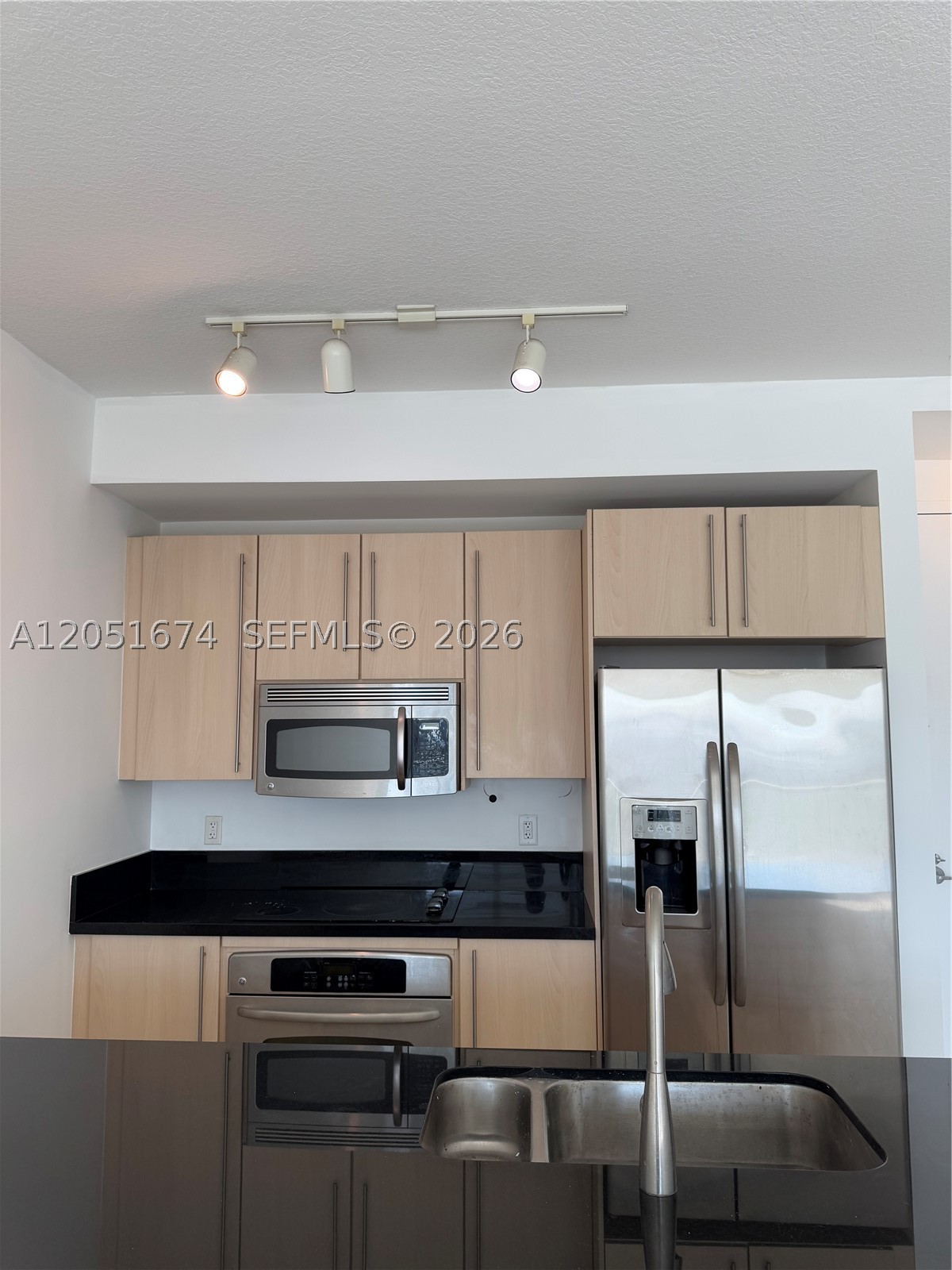 THE AXIS ON BRICKELL COND - Residential