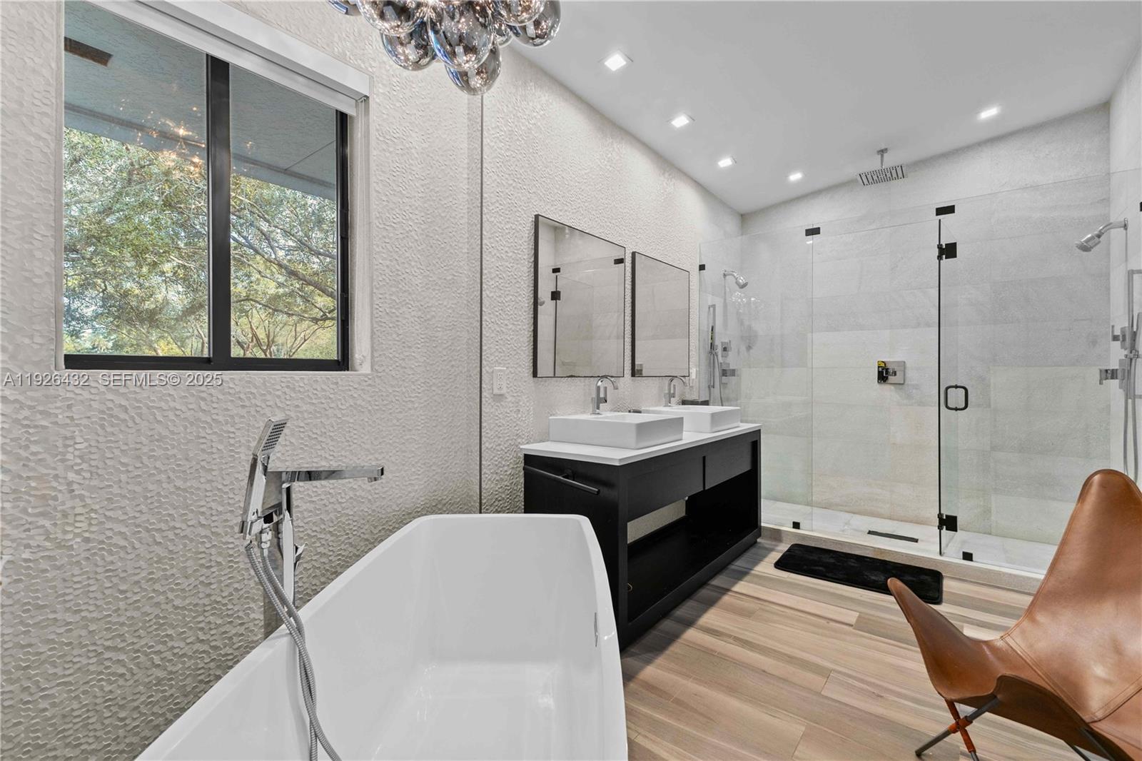 6 55 40 1.02 AC - Residential Lease