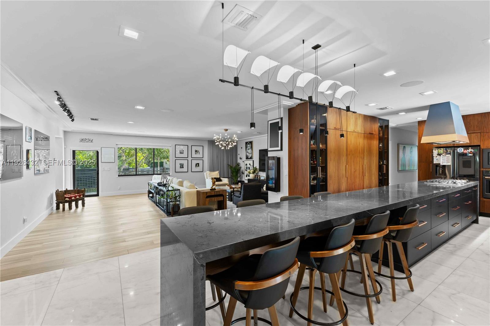 6 55 40 1.02 AC - Residential Lease