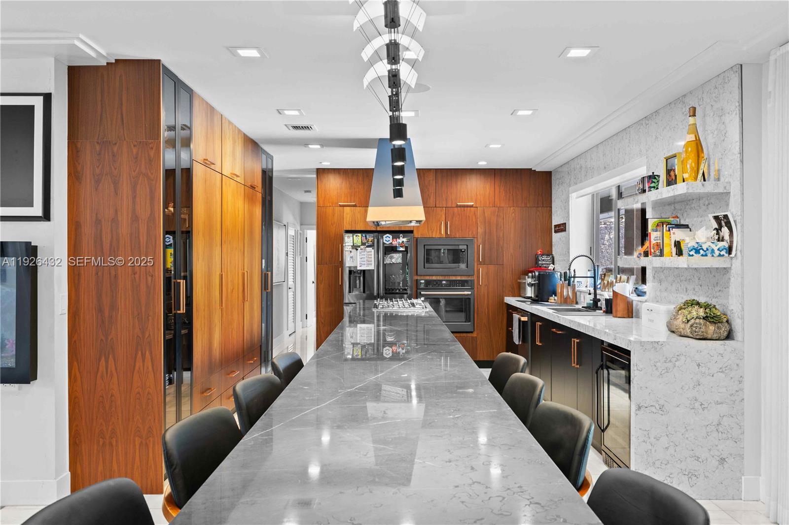 6 55 40 1.02 AC - Residential Lease