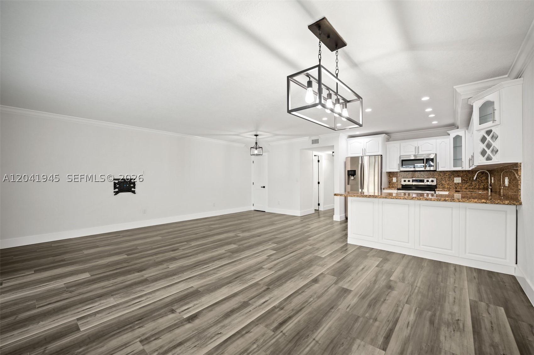 PALM SPRINGS VILLAS 3RD A - Residential Lease