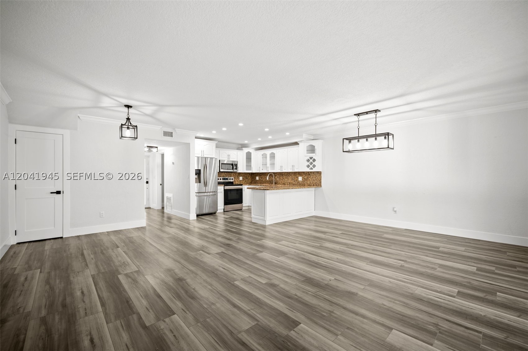 PALM SPRINGS VILLAS 3RD A - Residential Lease
