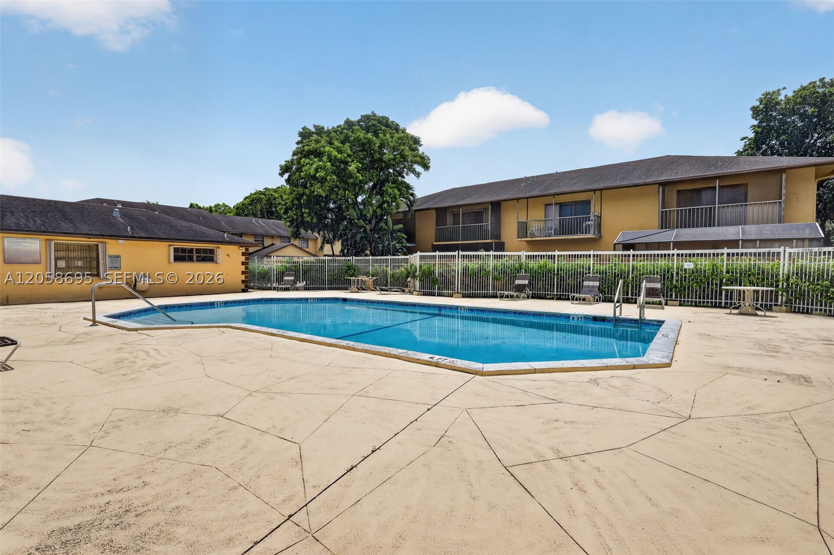 TOWNHOMES OF MONTEREY - Residential