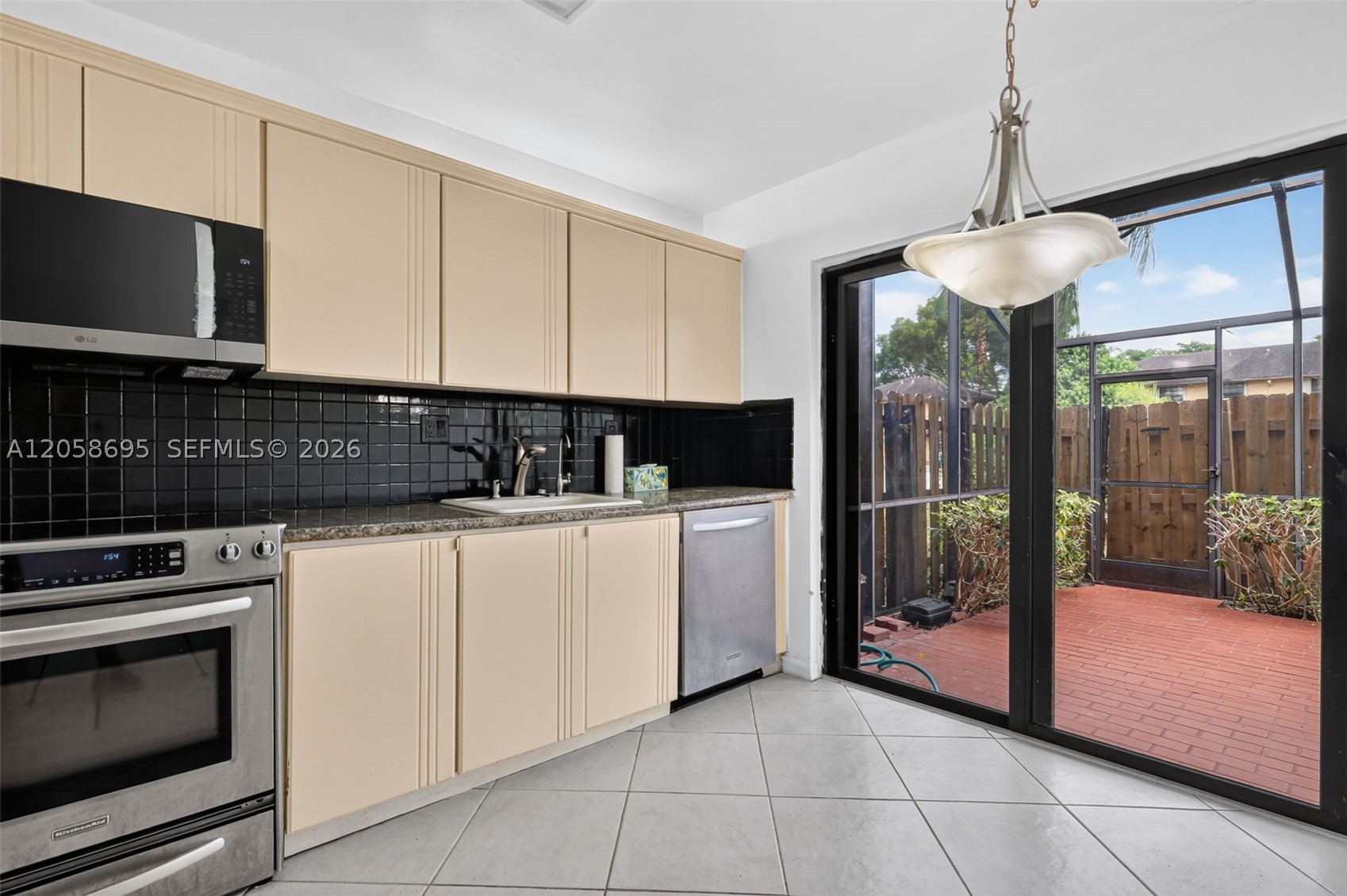 TOWNHOMES OF MONTEREY - Residential