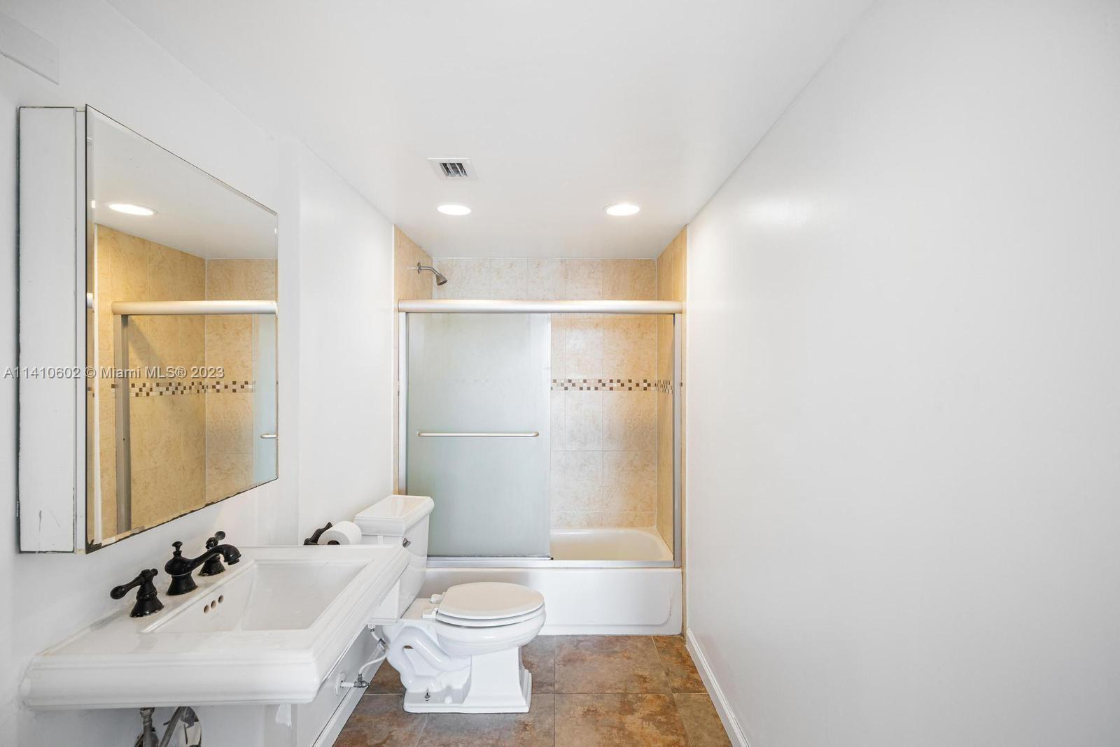 BUCKLEY TOWERS CONDO - EA - Residential Lease
