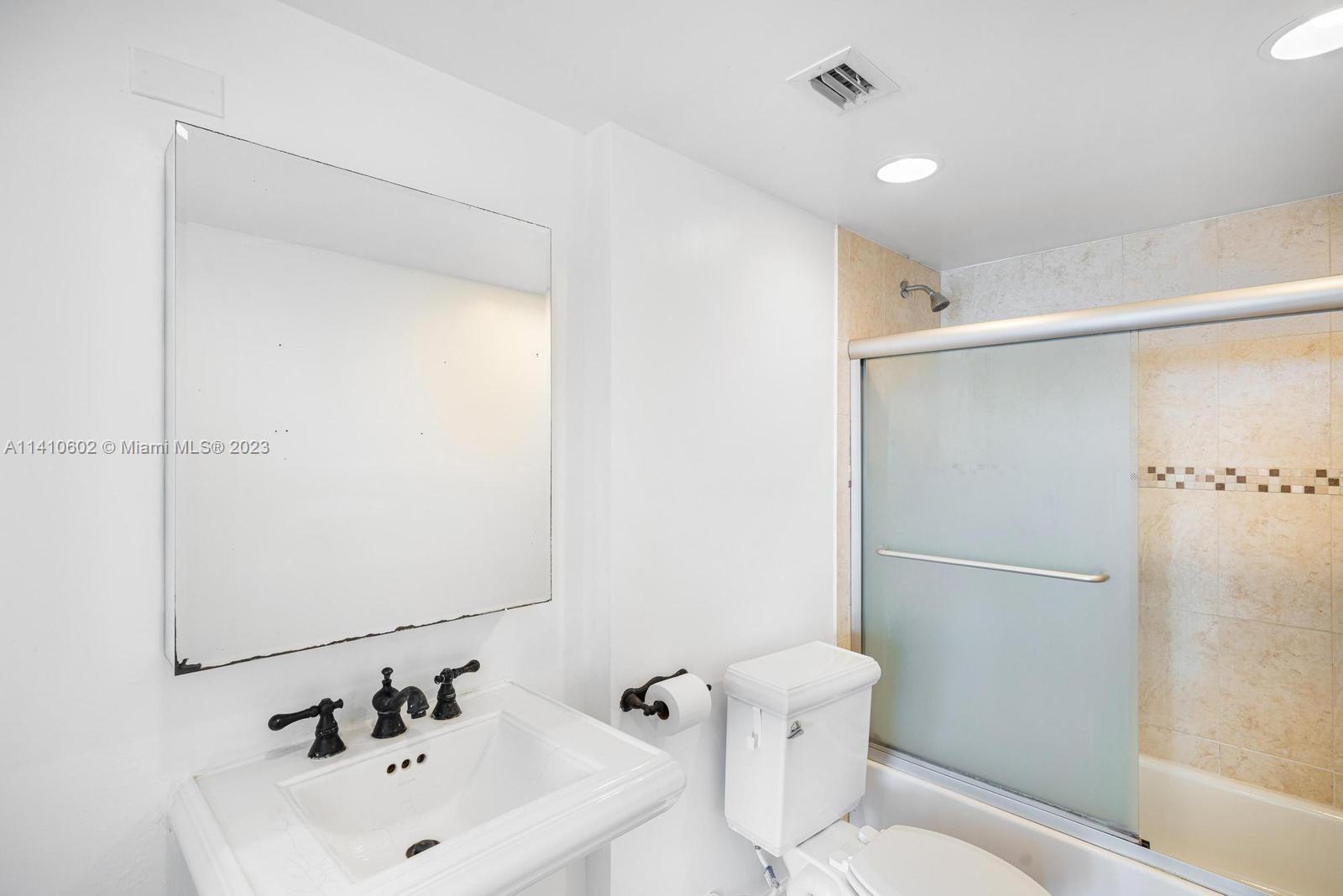 BUCKLEY TOWERS CONDO - EA - Residential Lease