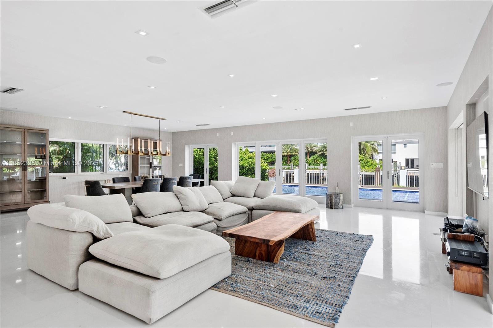 GOLDEN BEACH SEC D - Residential
