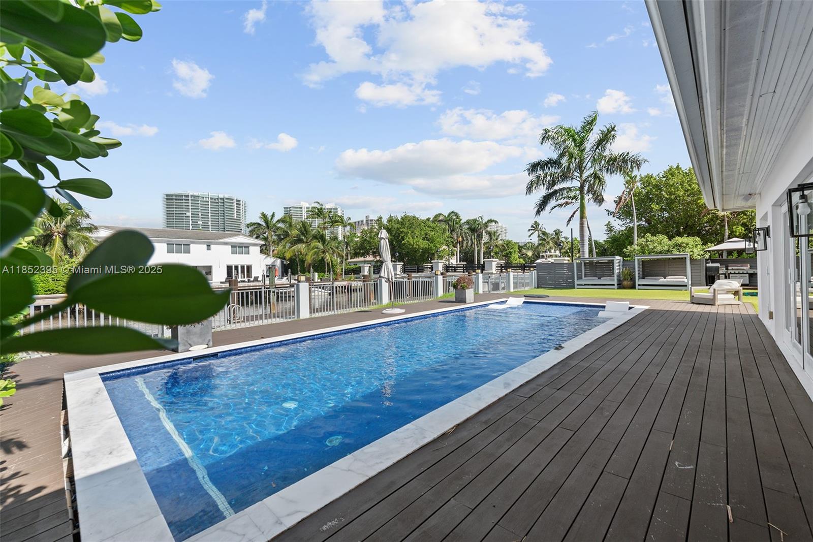 GOLDEN BEACH SEC D - Residential