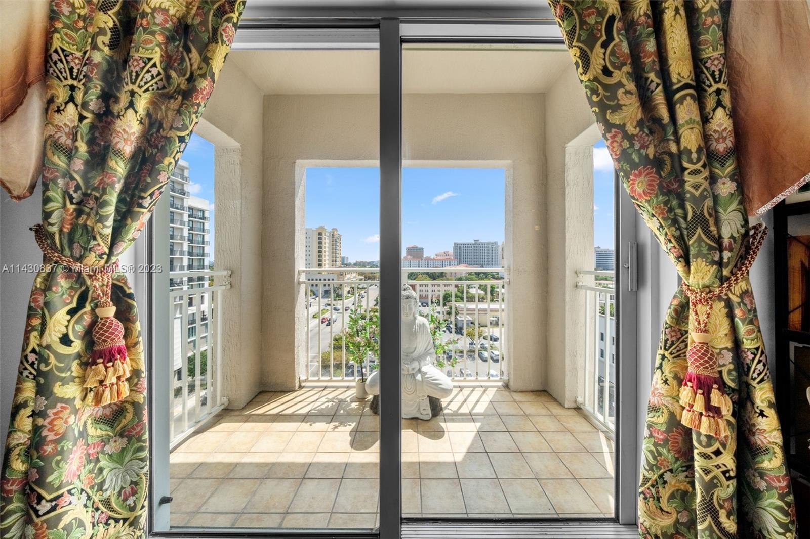 DOUGLAS GRAND CONDO - Residential