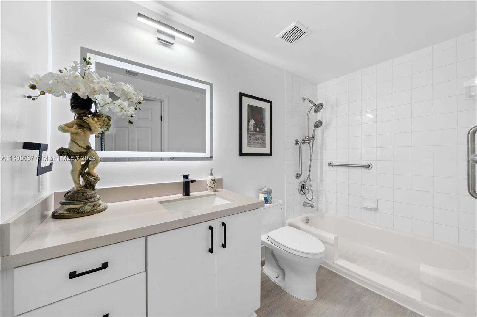 DOUGLAS GRAND CONDO - Residential