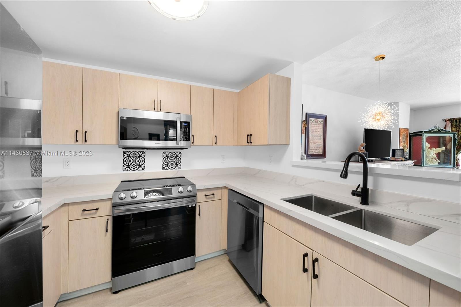 DOUGLAS GRAND CONDO - Residential
