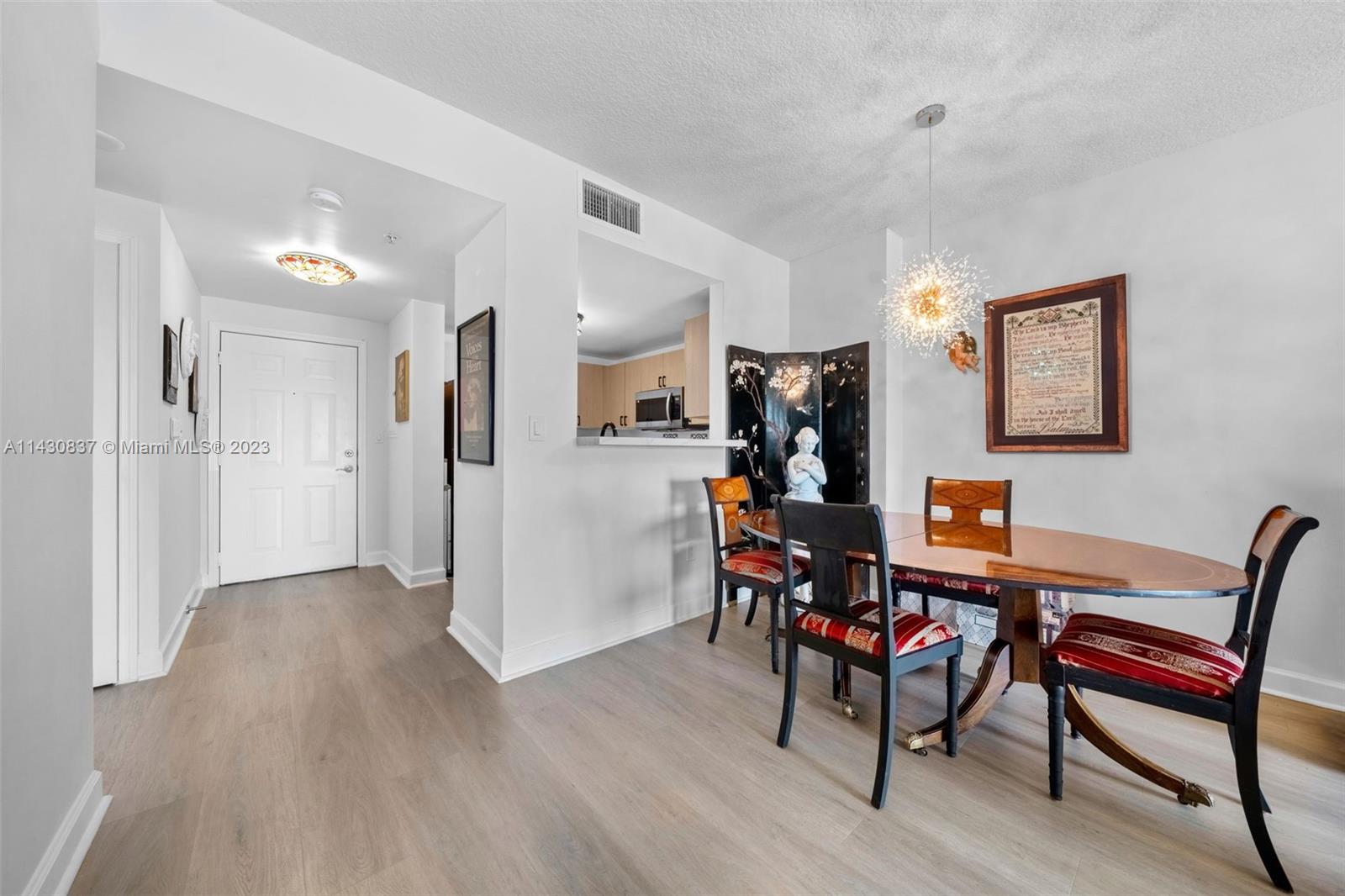 DOUGLAS GRAND CONDO - Residential